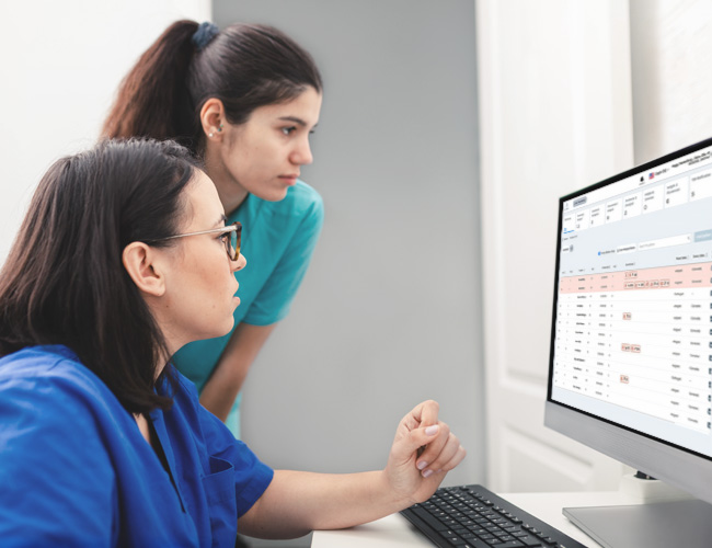 Nurses huddle for the shift handoff report, reviewing the resident list sorted by priority by the Neteera System.